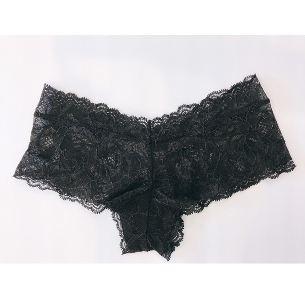 ✨NWOT✨ VICTORIA’S SECRET Lace Cheeky Panty